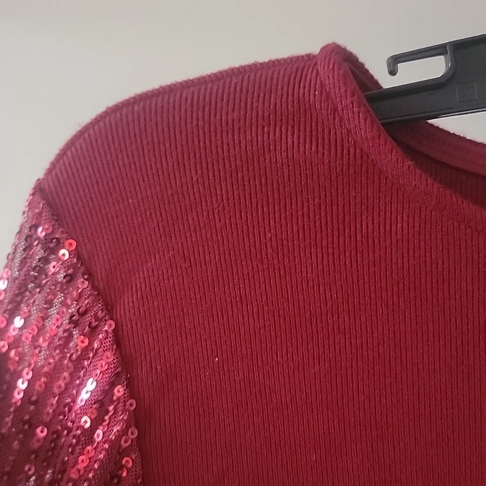 Burgundy top sequin sleeve - Picture 5 of 8
